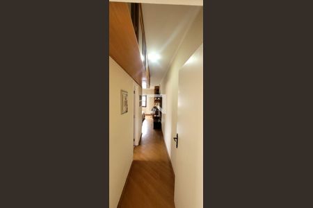 Corredor de casa à venda com 4 quartos, 200m² em Vila Pedra Branca, São Paulo