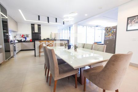 Sala de casa de condomínio para alugar com 4 quartos, 313m² em Granja Marileusa, Uberlândia