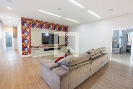 Sala de TV de casa de condomínio para alugar com 4 quartos, 313m² em Granja Marileusa, Uberlândia