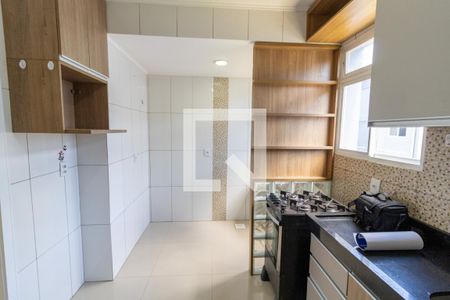 Cozinha e Área de Serviço de apartamento à venda com 3 quartos, 64m² em Camaquã, Porto Alegre