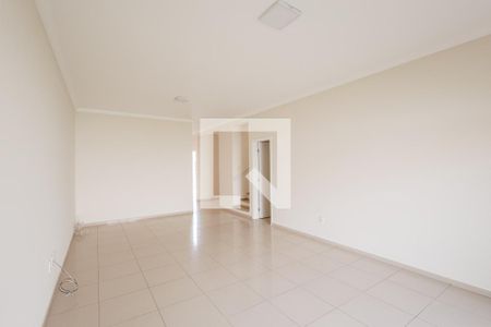 Sala de casa de condomínio para alugar com 4 quartos, 250m² em Condomínio Vale do Sol, Taubaté