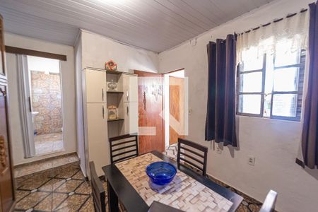 Sala de casa à venda com 2 quartos, 100m² em Jardim Verônia, São Paulo