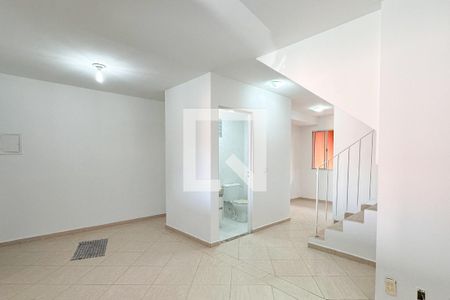 Sala de casa de condomínio para alugar com 3 quartos, 107m² em Demarchi, São Bernardo do Campo