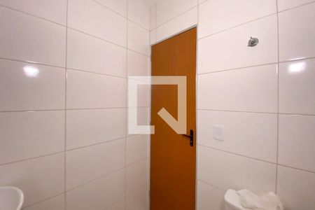 Banheiro de kitnet/studio para alugar com 1 quarto, 25m² em São Marcos, Belo Horizonte