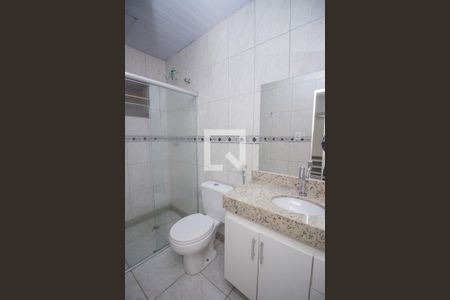 Banheiro da Suíte de casa para alugar com 3 quartos, 150m² em Cabral, Contagem