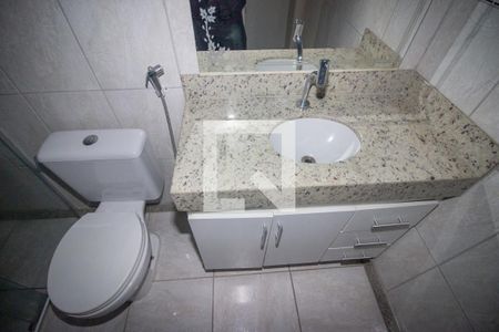 Banheiro da Suíte de casa para alugar com 3 quartos, 150m² em Cabral, Contagem