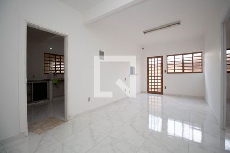 Sala 3 de casa para alugar com 7 quartos, 500m² em Qnf 2, Brasília