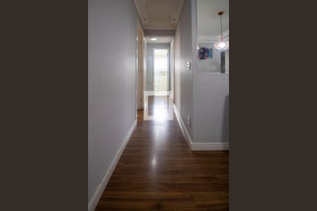 Corredor de apartamento para alugar com 3 quartos, 92m² em Jardim Henriqueta, Taboão da Serra