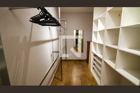 Closet da suíte 1 de casa para alugar com 6 quartos, 600m² em Canto do Forte, Praia Grande