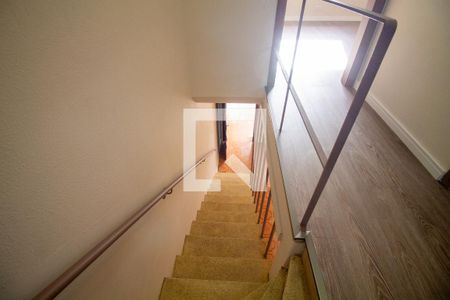 Escada de casa para alugar com 2 quartos, 116m² em Vila Congonhas, São Paulo