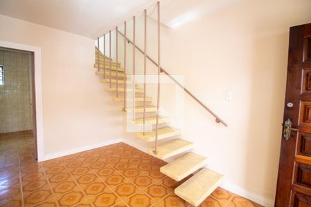 Escada de casa para alugar com 2 quartos, 116m² em Vila Congonhas, São Paulo