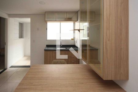Cozinha de apartamento para alugar com 2 quartos, 36m² em Cidade Mãe do Céu, São Paulo