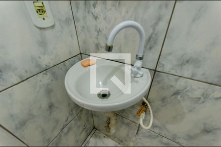 Banheiro de casa para alugar com 1 quarto, 40m² em Vila Zat, São Paulo