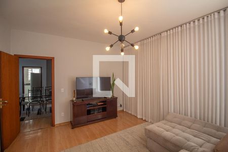 Sala de TV de casa à venda com 4 quartos, 420m² em Itapoã, Belo Horizonte