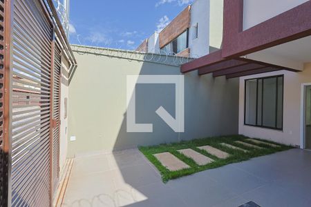 Entrada de casa à venda com 3 quartos, 127m² em Santa Rosa, Belo Horizonte