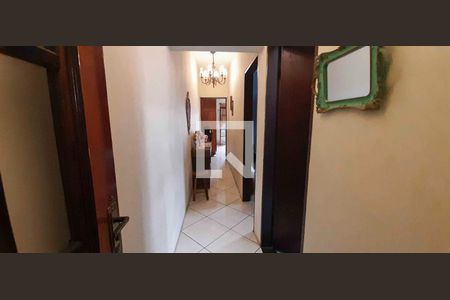 Corredor de casa à venda com 3 quartos, 500m² em Quitaúna, Osasco