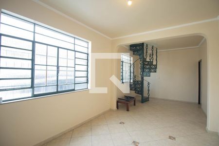 Sala de casa para alugar com 5 quartos, 231m² em Porto Novo, São Gonçalo