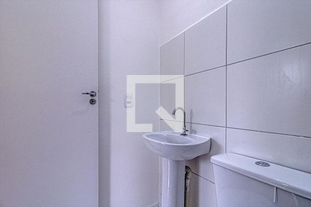 banheiro social_2 de apartamento para alugar com 2 quartos, 43m² em Jardim Imperador (zona Sul), São Paulo