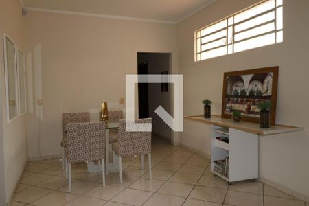 Sala de casa à venda com 3 quartos, 180m² em Taquaral, Campinas