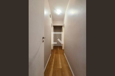 Corredor dos quartos de apartamento para alugar com 3 quartos, 90m² em Vila Uberabinha, São Paulo