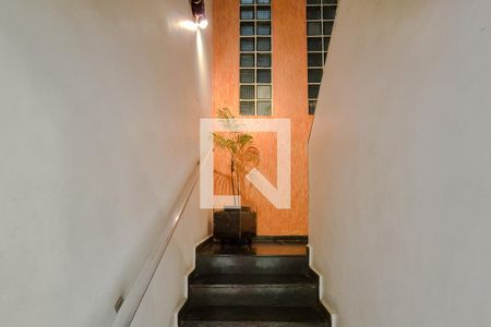 Corredor de casa à venda com 3 quartos, 192m² em Jardim Calux, São Bernardo do Campo