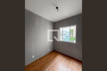 Quarto 1 de apartamento para alugar com 2 quartos, 32m² em Parque Fongaro, São Paulo