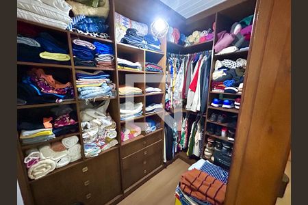 Closet da suíte de casa à venda com 5 quartos, 202m² em Vila Itapegica, Guarulhos