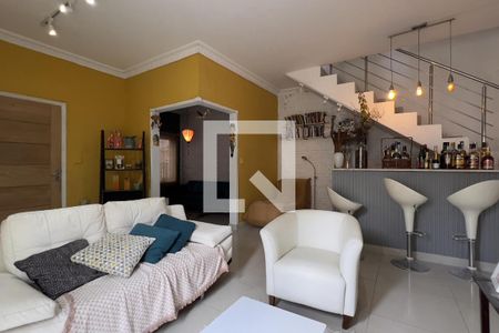 Sala de Estar de casa à venda com 3 quartos, 200m² em Vila Pedro Moreira, Guarulhos