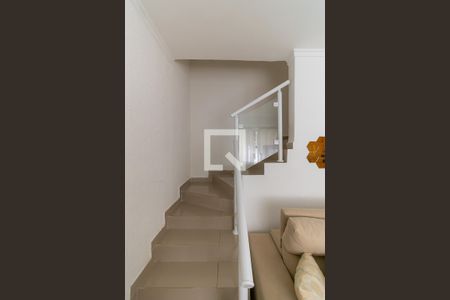 Escada de casa de condomínio para alugar com 2 quartos, 100m² em Vila Formosa, São Paulo