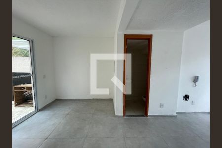 Sala de casa de condomínio para alugar com 2 quartos, 58m² em Caucaia do Alto, Cotia