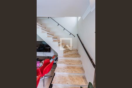 Escada de casa à venda com 3 quartos, 180m² em Jardim Sao Ricardo, São Paulo