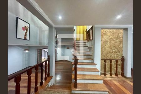 Casa para alugar com 4 quartos, 300m² em Jardim Santa Mena, Guarulhos