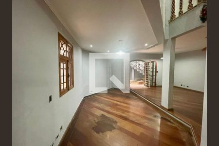 Casa para alugar com 4 quartos, 300m² em Jardim Santa Mena, Guarulhos