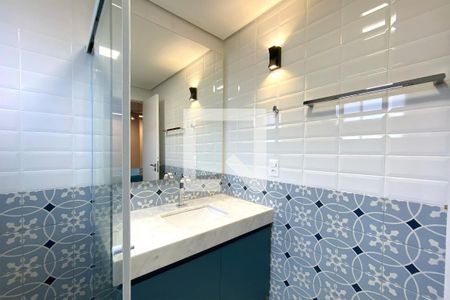 Banheiro de apartamento para alugar com 1 quarto, 49m² em Santa Tereza, Belo Horizonte