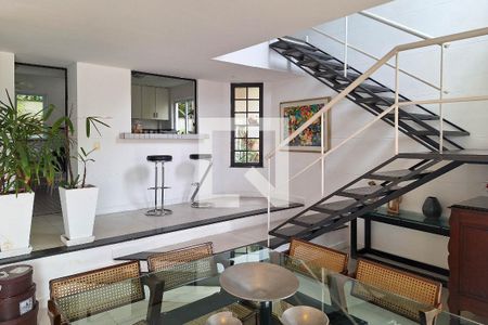 Sala de casa de condomínio à venda com 4 quartos, 250m² em Badu, Niterói