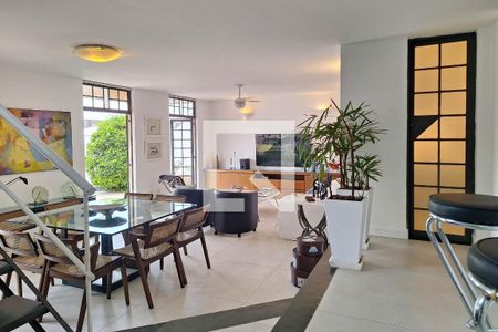 Sala de casa de condomínio à venda com 4 quartos, 250m² em Badu, Niterói