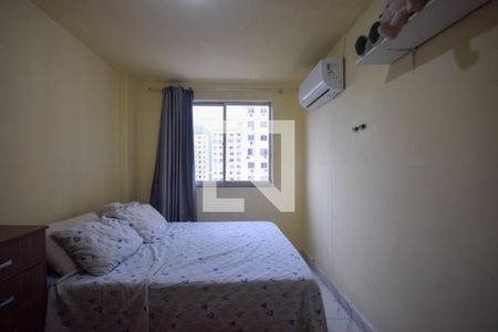 Quarto 1 de apartamento para alugar com 2 quartos, 50m² em Camorim, Rio de Janeiro