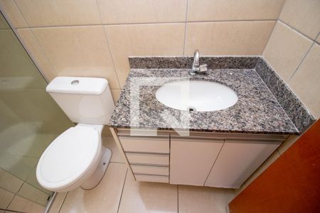 Banheiro da Suíte de apartamento à venda com 3 quartos, 66m² em Cabral, Contagem