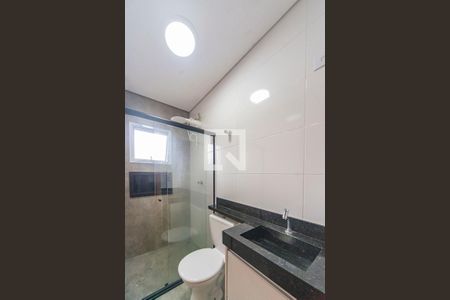 Banheiro de apartamento para alugar com 2 quartos, 56m² em Jardim Santo Alberto, Santo André
