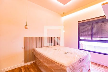 Casa de Condomínio para alugar com 4 quartos, 310m² em Jardim Prudência, São Paulo