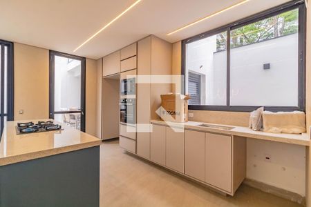 Casa de Condomínio para alugar com 4 quartos, 310m² em Jardim Prudência, São Paulo