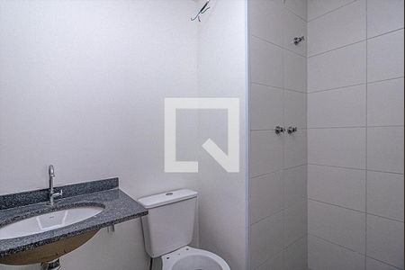banheiro social_1 de apartamento para alugar com 2 quartos, 60m² em Vila Vermelha, São Paulo