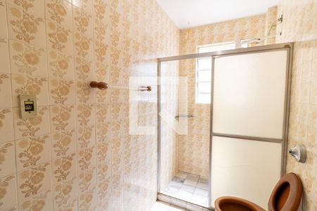 Banheiro de apartamento à venda com 2 quartos, 52m² em Glória, Porto Alegre