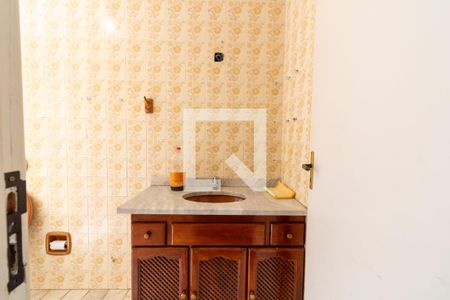 Banheiro de apartamento à venda com 2 quartos, 52m² em Glória, Porto Alegre