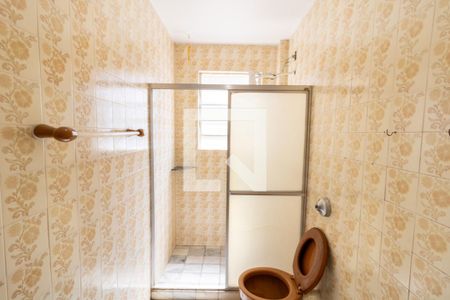 Banheiro de apartamento à venda com 2 quartos, 52m² em Glória, Porto Alegre