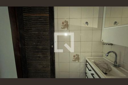 Banheiro de kitnet/studio para alugar com 1 quarto, 33m² em Vargem Grande, Rio de Janeiro