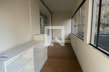 Varanda de casa para alugar com 4 quartos, 160m² em Jardim Vinte E Cinco de Agosto, Duque de Caxias