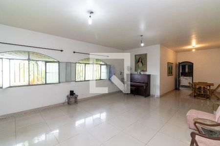 Sala de casa para alugar com 5 quartos, 300m² em Jardim Sulacap, Rio de Janeiro