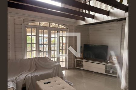 Sala de casa de condomínio para alugar com 3 quartos, 790m² em Cidade Paquelandia, Itaquaquecetuba