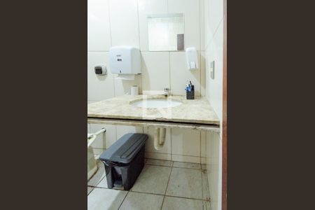 Banheiro social de casa para alugar com 3 quartos, 85m² em Betânia, Belo Horizonte